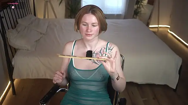 AkaneiroDemon online show from February 11, 2025, 2:02 pm