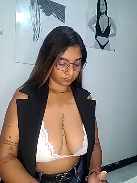 Sofythom1 online show from October 1, 2025, 11:55 pm