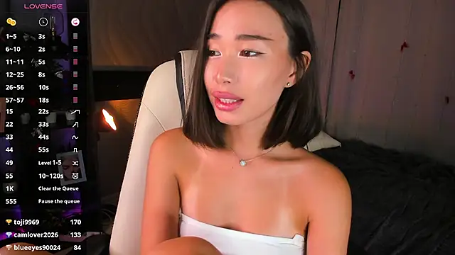 sensualily online show from April 15, 2026, 7:58 pm