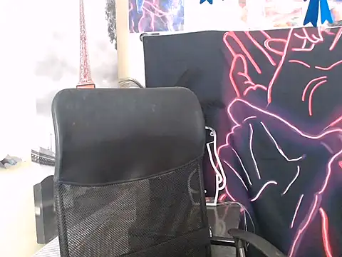 StrangerGi online show from June 18, 2026, 12:20 pm