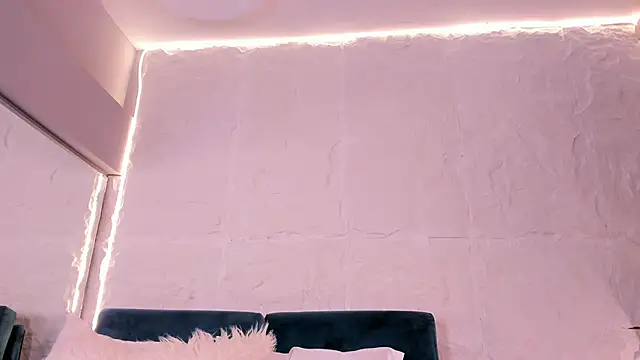 CailynBrowm online show from April 17, 2026, 4:37 am