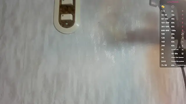 MelanieRioss online show from October 8, 2025, 1:31 pm