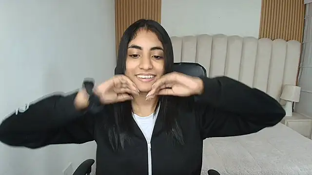 shaneelle online show from April 16, 2026, 3:07 am