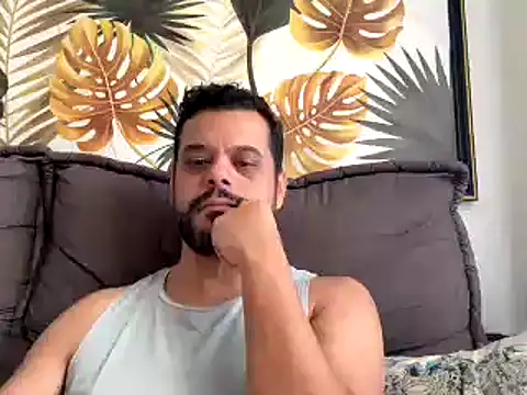 Snapshot of HornyBeachBoyBR chatting on May 8, 2026, 12:32 pm HornyBeachBoyBR online show from May 8, 2026, 12:32 pm