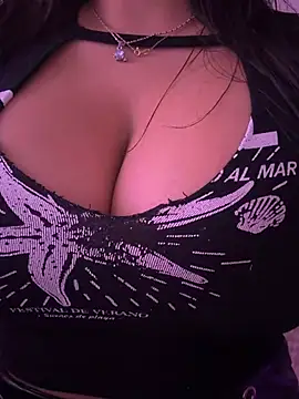 izanmiller2001 online show from July 22, 2026, 1:19 am