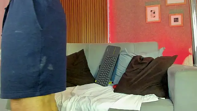 JuanfeMorales online show from December 6, 2024, 5:53 am