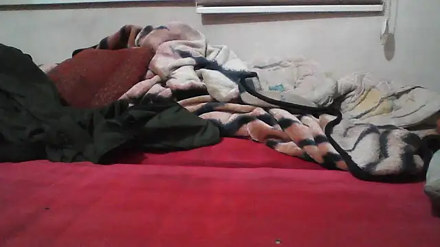 ekimeskim1 online show from January 14, 2026, 6:35 pm