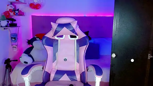 Snapshot of Kylie_brokee chatting on December 17, 2024, 12:12 am Kylie brokee online show from December 17, 2024, 12:12 am