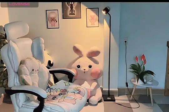  Aimy  online show from September 9, 2025, 4:39 pm