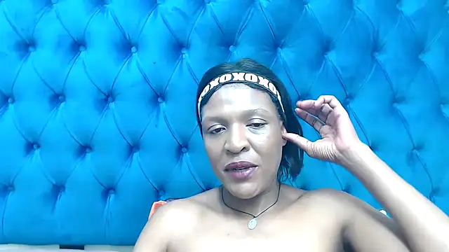 SpicyQueenxxxx online show from April 3, 2026, 4:27 pm