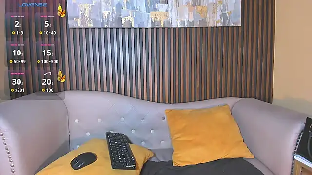 Nahiajhonson  online show from September 20, 2025, 1:01 pm