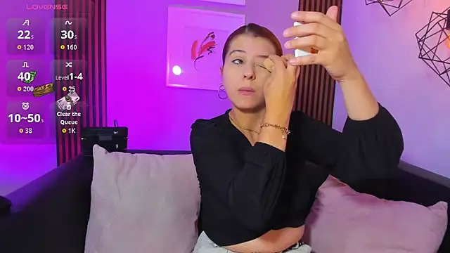 Nahiajhonson  online show from March 24, 2026, 1:27 pm