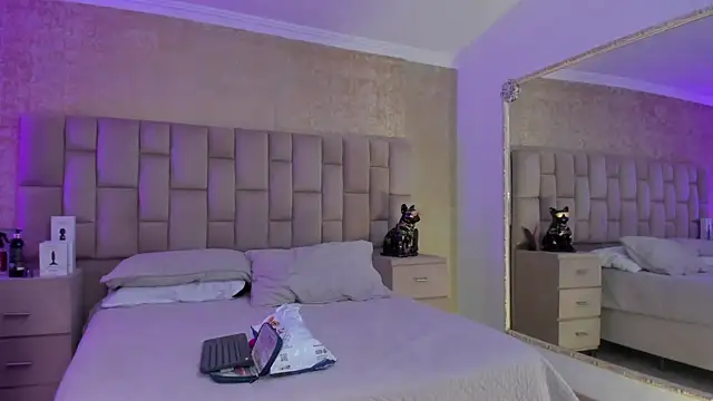 Snapshot of EmmaTorres_ chatting on December 17, 2024, 2:23 am EmmaTorres  online show from December 17, 2024, 2:23 am