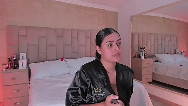 Snapshot of EmmaTorres_ chatting on December 23, 2024, 7:09 pm EmmaTorres  online show from December 23, 2024, 7:09 pm