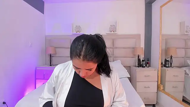 Snapshot of EmmaTorres_ chatting on December 29, 2024, 10:03 pm EmmaTorres  online show from December 29, 2024, 10:03 pm