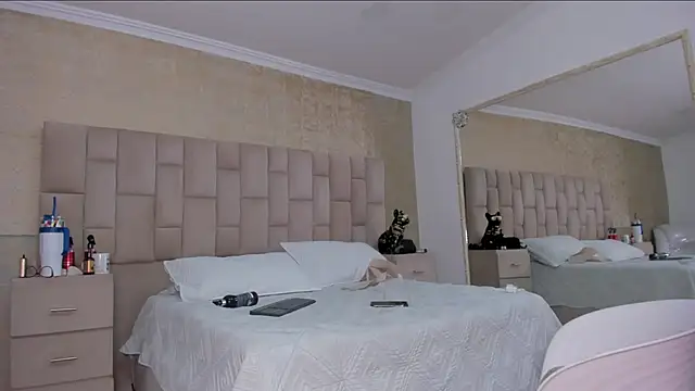 Snapshot of EmmaTorres_ chatting on January 22, 2025, 2:37 am EmmaTorres  online show from January 22, 2025, 2:37 am