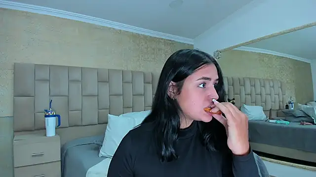 Snapshot of EmmaTorres_ chatting on January 24, 2025, 12:09 am EmmaTorres  online show from January 24, 2025, 12:09 am