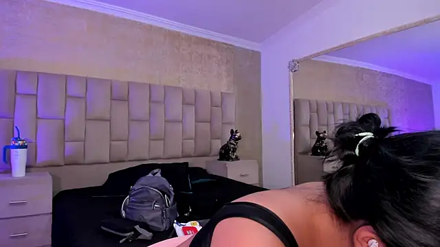 Snapshot of EmmaTorres_ chatting on February 4, 2025, 8:28 pm EmmaTorres  online show from February 4, 2025, 8:28 pm