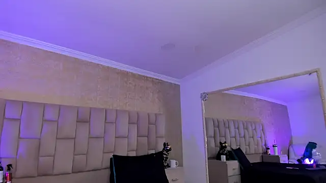 Snapshot of EmmaTorres_ chatting on February 4, 2025, 11:38 pm EmmaTorres  online show from February 4, 2025, 11:38 pm