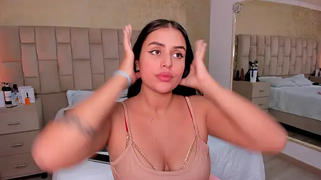 Snapshot of EmmaTorres_ chatting on February 6, 2025, 5:25 am EmmaTorres  online show from February 6, 2025, 5:25 am