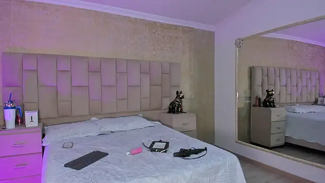 Snapshot of EmmaTorres_ chatting on February 25, 2025, 9:02 pm EmmaTorres  online show from February 25, 2025, 9:02 pm