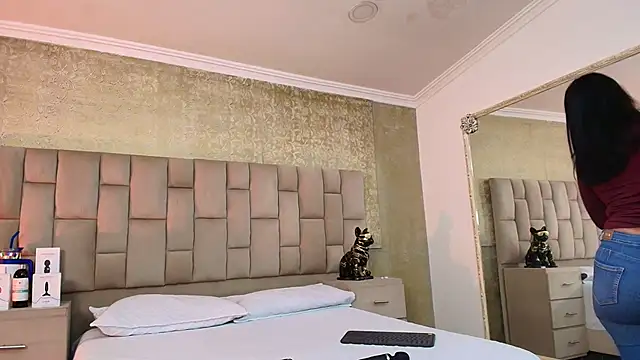 Snapshot of EmmaTorres_ chatting on March 20, 2025, 8:19 pm EmmaTorres  online show from March 20, 2025, 8:19 pm