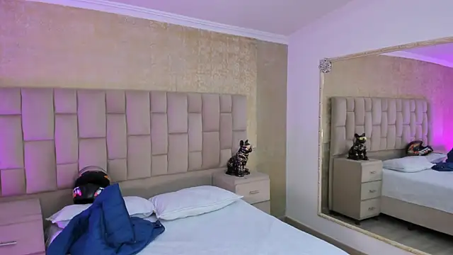 Snapshot of EmmaTorres_ chatting on March 22, 2025, 9:42 pm EmmaTorres  online show from March 22, 2025, 9:42 pm