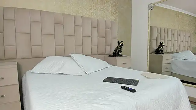 Snapshot of EmmaTorres_ chatting on September 14, 2025, 7:46 pm EmmaTorres  online show from September 14, 2025, 7:46 pm