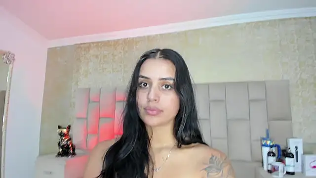 Snapshot of EmmaTorres_ chatting on September 17, 2025, 7:59 pm EmmaTorres  online show from September 17, 2025, 7:59 pm