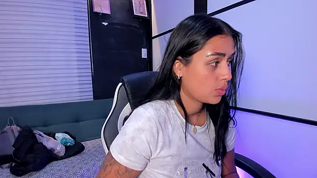 Snapshot of EmmaTorres_ chatting on September 27, 2025, 12:32 pm EmmaTorres  online show from September 27, 2025, 12:32 pm