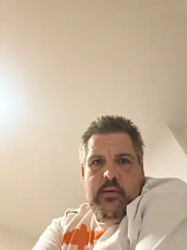 Snapshot of Ronny2510 chatting on June 17, 2026, 9:05 pm Ronny2510 online show from June 17, 2026, 9:05 pm