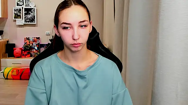 Sm0ly online show from November 2, 2025, 2:03 am