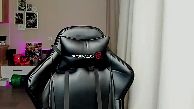 Sm0ly online show from November 23, 2025, 1:49 am