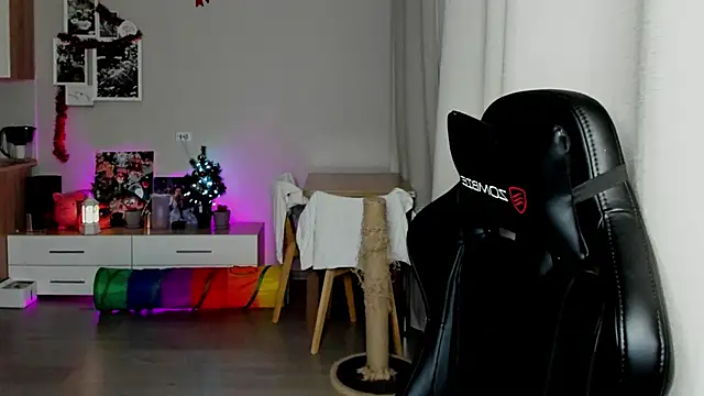 Sm0ly online show from January 12, 2026, 2:28 am