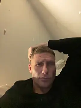 Snapshot of aaronmc311840 chatting on September 18, 2025, 3:52 am aaronmc311840 online show from September 18, 2025, 3:52 am