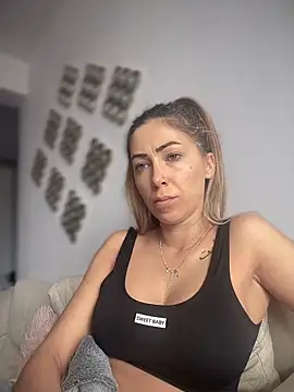 RaquelleDevon online show from March 21, 2026, 10:42 am