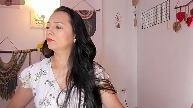 anaruiz  online show from February 27, 2026, 9:48 pm