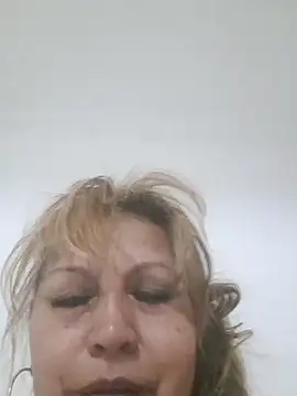 Snapshot of Kazsandraa chatting on May 5, 2026, 7:16 am Kazsandraa online show from May 5, 2026, 7:16 am