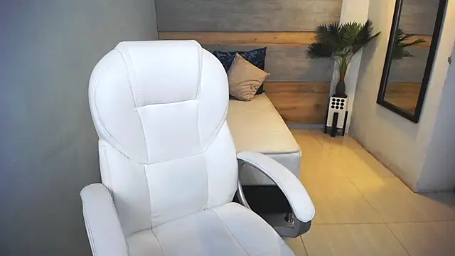 liseth fox online show from December 10, 2024, 8:05 pm