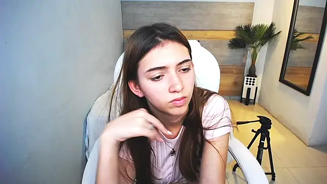 liseth fox online show from December 10, 2024, 11:08 pm