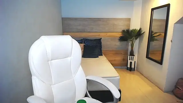 liseth fox online show from December 12, 2024, 2:04 am