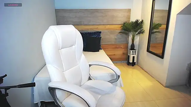 liseth fox online show from February 5, 2025, 1:26 am