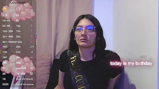lessliee22  online show from May 15, 2026, 6:53 am