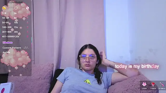 lessliee22  online show from May 19, 2026, 7:37 am