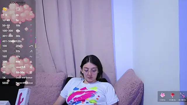 lessliee22  online show from May 22, 2026, 6:31 am