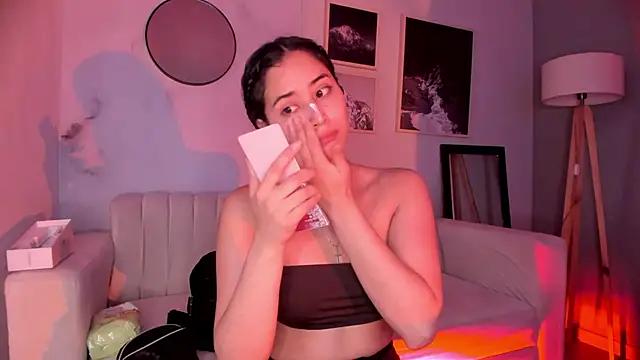 lara madisson online show from February 18, 2026, 5:14 am