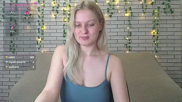 EmiliaDuchess online show from February 8, 2025, 9:35 am
