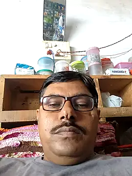 Snapshot of Srmotrs chatting on October 3, 2025, 5:37 am Srmotrs online show from October 3, 2025, 5:37 am