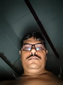 Snapshot of Srmotrs chatting on October 4, 2025, 6:39 pm Srmotrs online show from October 4, 2025, 6:39 pm