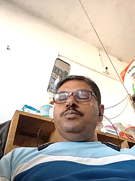 Snapshot of Srmotrs chatting on October 6, 2025, 6:55 am Srmotrs online show from October 6, 2025, 6:55 am